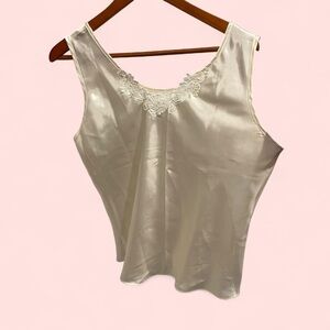 Vintage 90’s-y2k creamy silky secret treasures lace trim sleeveless cami top